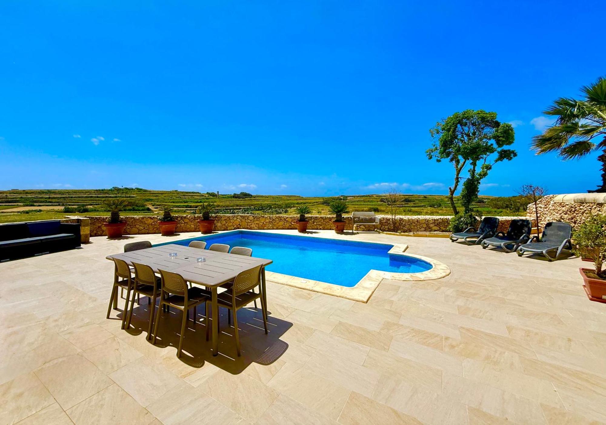 Lonza Gharb Farmhouse Kültér fotó